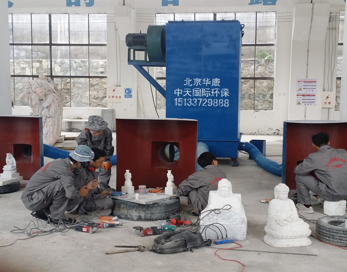 我公司為河北雕塑學(xué)校生產(chǎn)的<strong>移動(dòng)式除塵器</strong>9月份已經(jīng)測試成功！